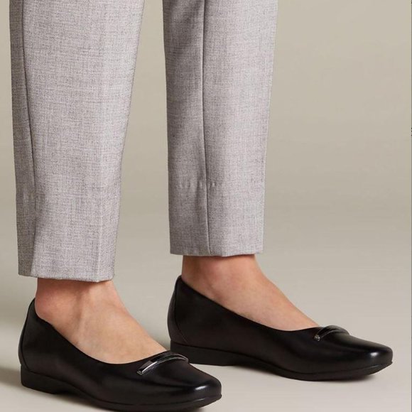 Clarks Shoes - NWB Clarks Black Un Darcey Way Leather Flat 8.5W